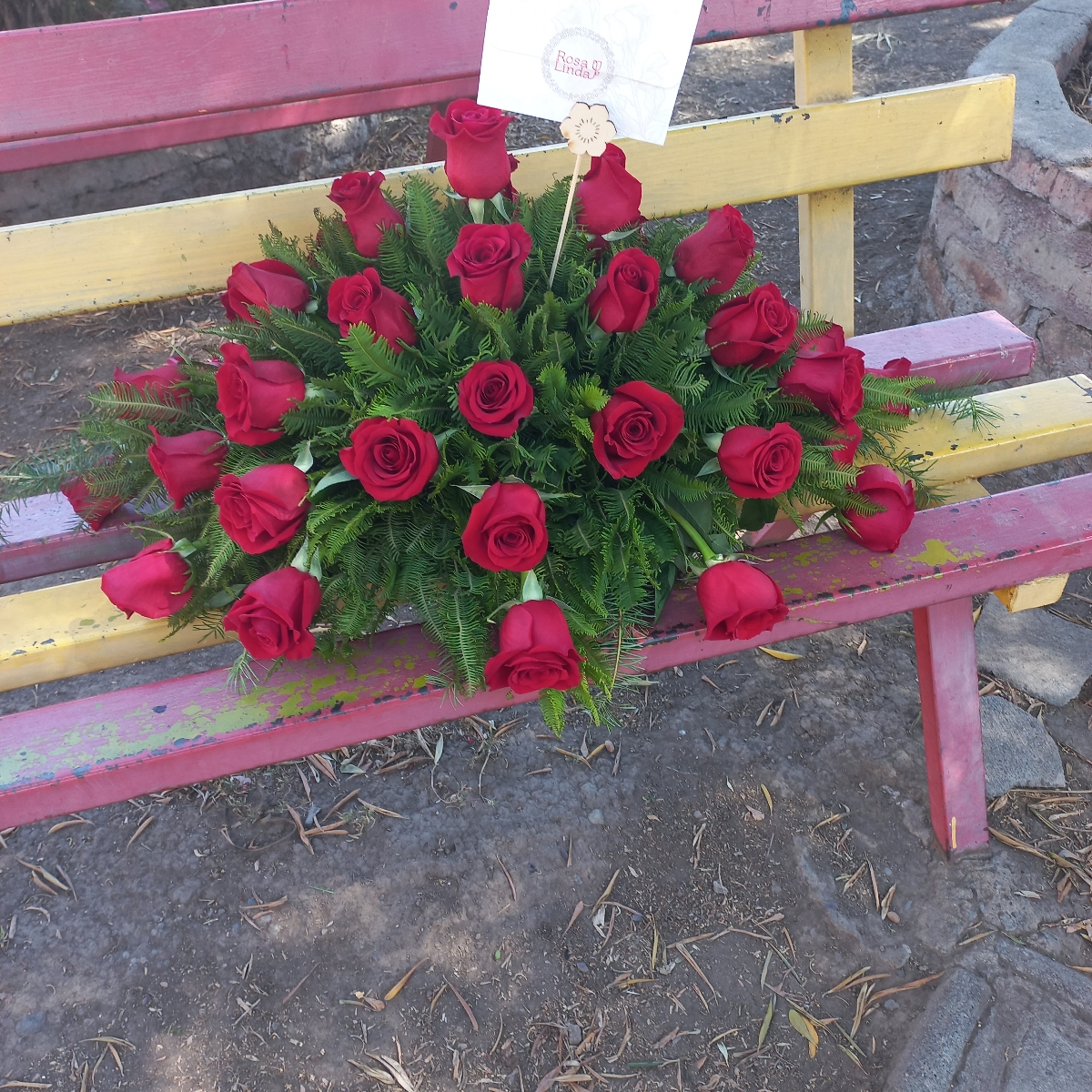 Arreglo Condolencias Ovalado con 40 rosas rojas - Pedido 248027