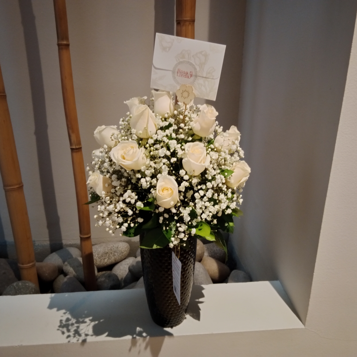 María Rosas Blanco - Arreglo floral con 18 rosas blancas y gypsophila - Pedido 252439