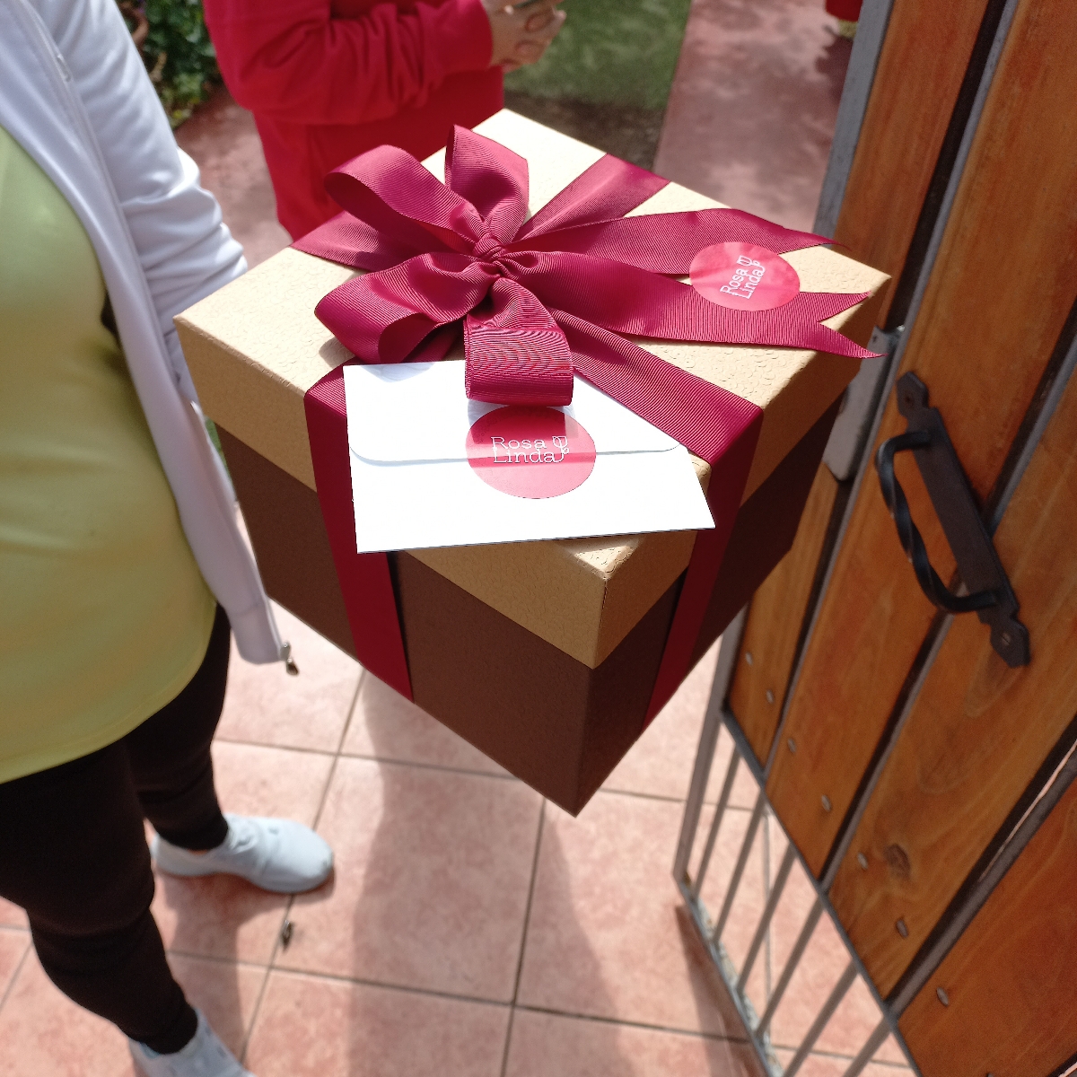 Set de Regalo Buena Compañía - Caja de regalo con vino y chocolates - Pedido 252958