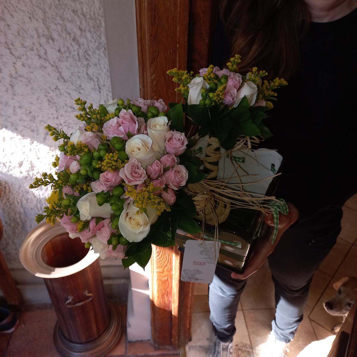 Diane - Ramo de novia con minirosas rosadas, rosas blancas, solidago amarillo e hypericum verde - Pedido 253788