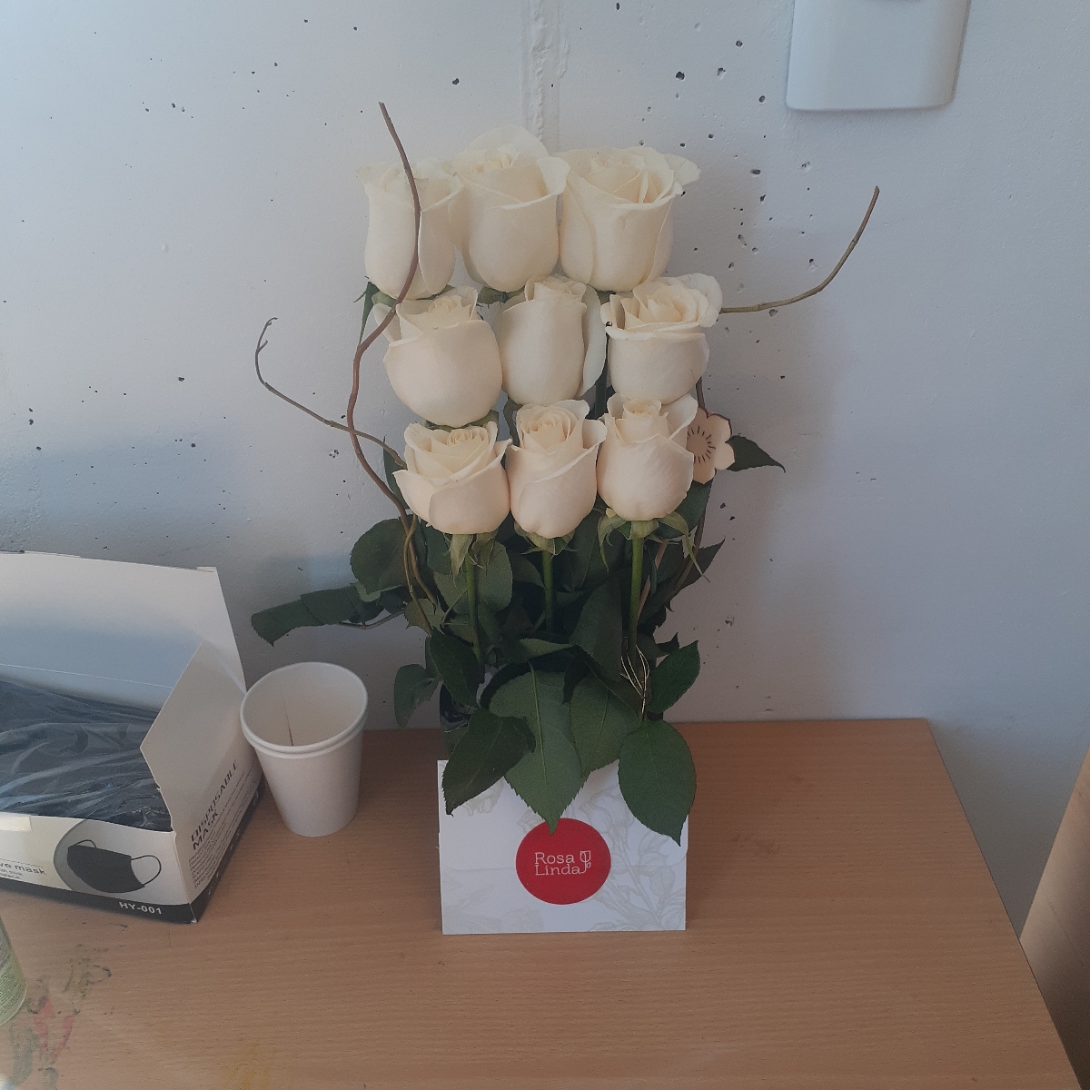 Tomasito Blanco - Arreglo floral con 9 rosas ecuatorianas blancas - Pedido 254148