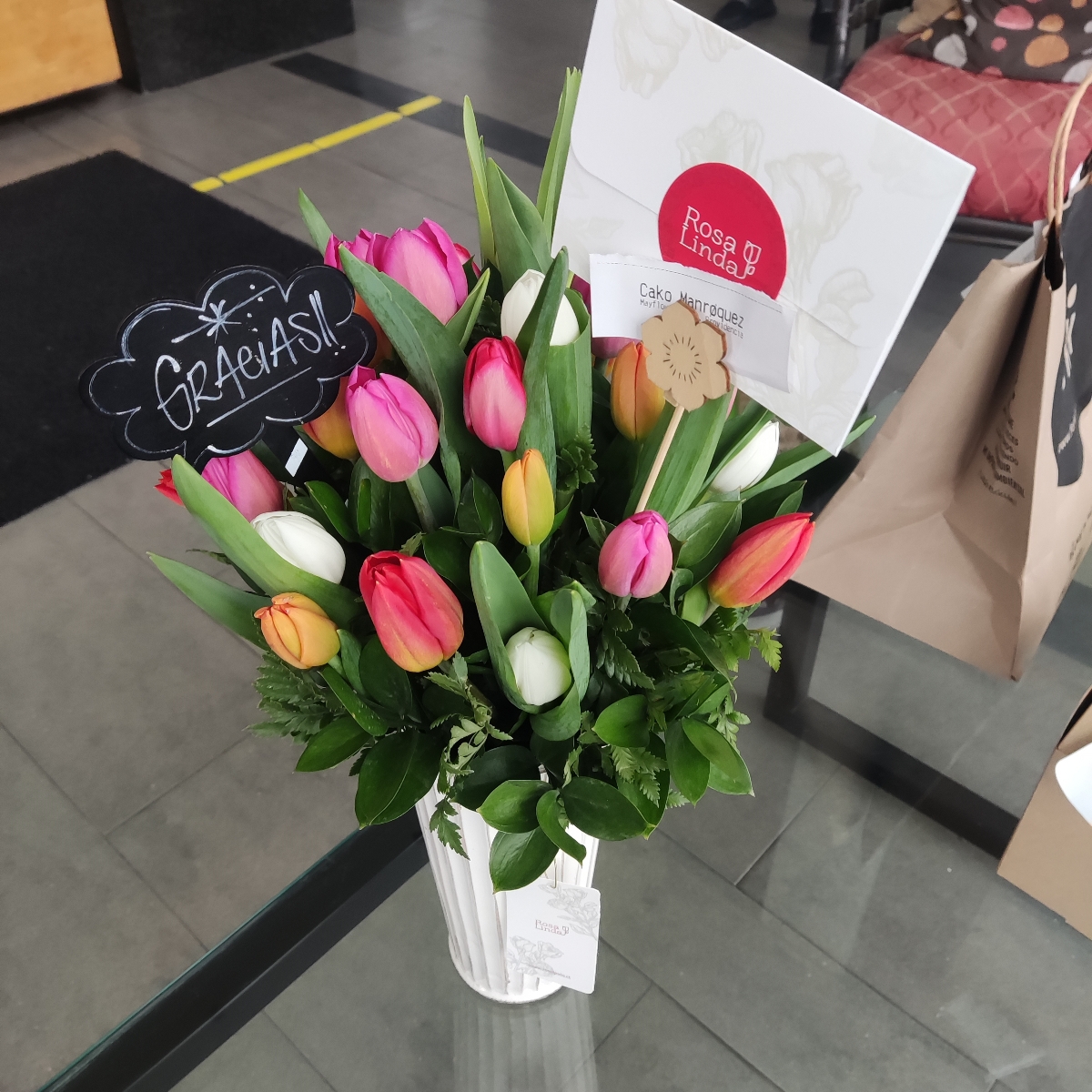 Suspiro de Tulipanes - Arreglo floral con mix multicolor de tulipanes - Pedido 255517