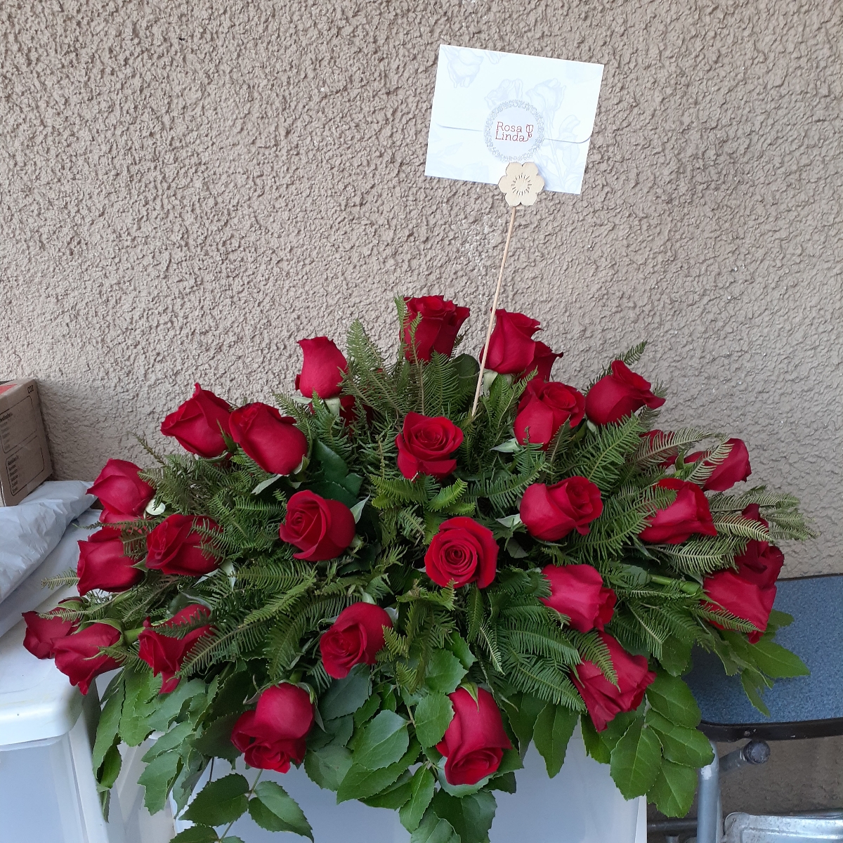 Arreglo Condolencias Ovalado con 40 rosas rojas - Pedido 256003